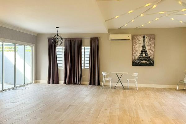 Vivienda con potencial residencial o comercial.
