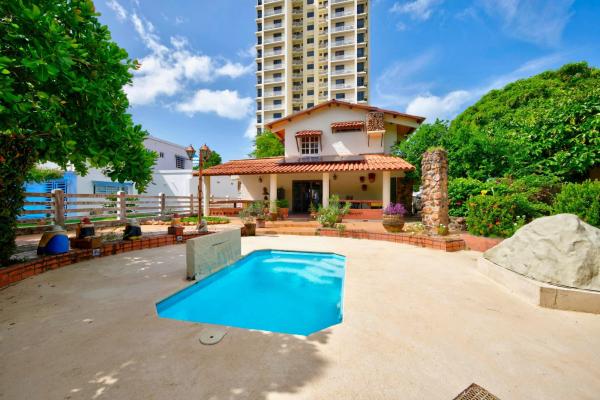 Beachside villa in playa malibu