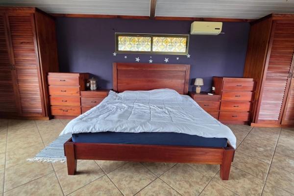 Casa familiar con jardines y taller en un terreno de 3486 m² en potrerillos