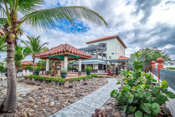3 story beachfront house in la barqueta