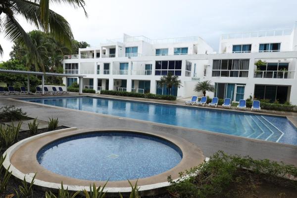 Furnished 2-level apartment near the beach