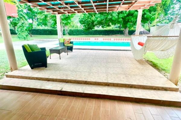 Se vende casa con amplio terreno en coronado, club del golf