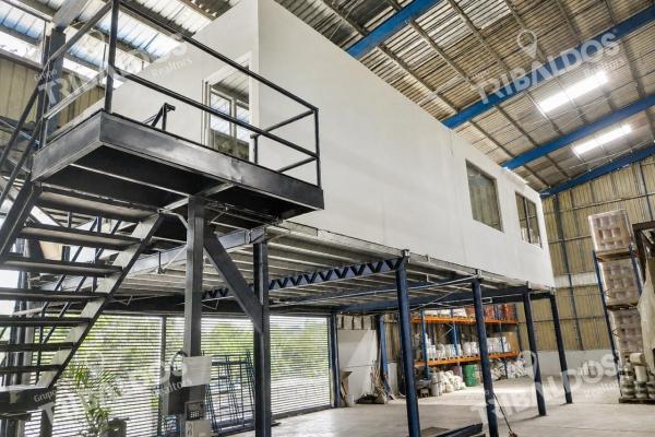 Warehouse sale in las cumbres