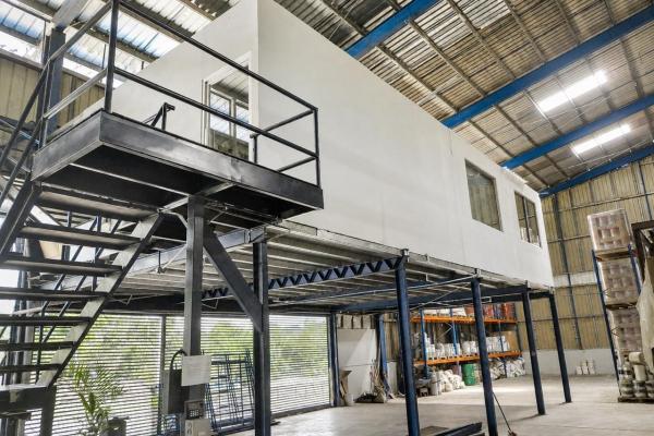 Warehouse sale in las cumbres