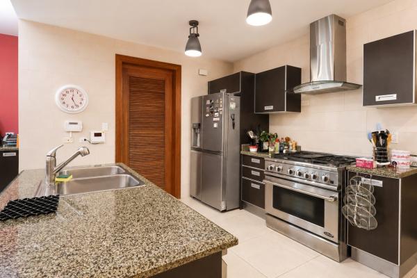 Venta de apartamento con elevador y estacionamiento en casco antiguo