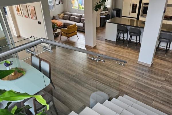 Venta casa unifamiliar de esquina remodelada costa sur