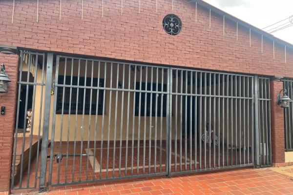 Venta casa espaciosa en brisas del golf