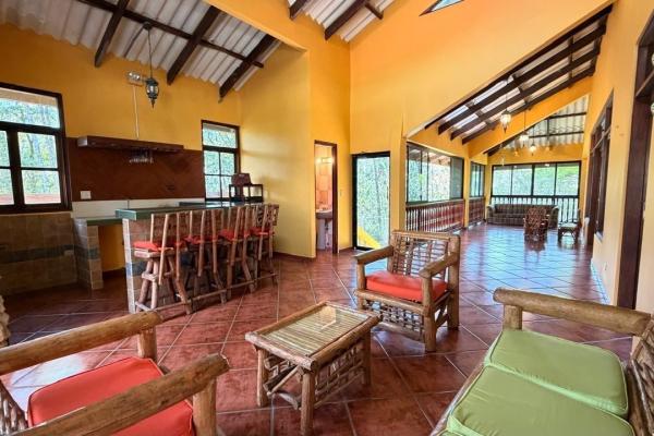Se vende casa en altos de cerro azul