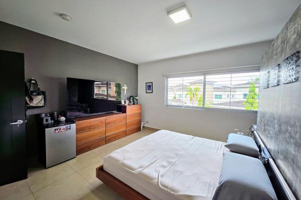 Sale of house in dorado village in condado del rey