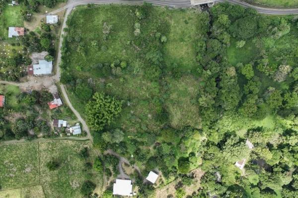 Casa con más de 1 hectárea y dos residencias
