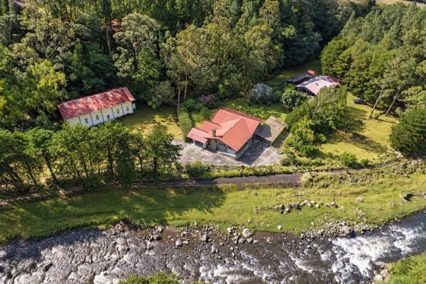 Finca frente al río bambito en venta | volcán panamá