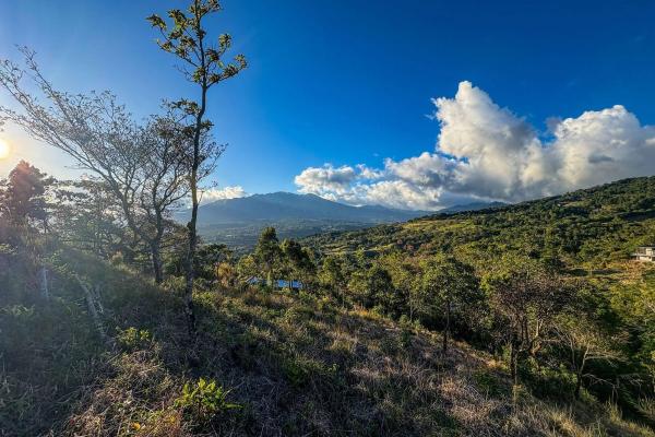 Mountain view lot for sale in jaramillo, boquete