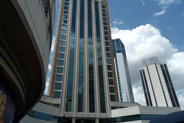 Commercial office for sale at the wtc in marbella.