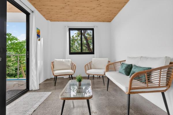 Turnkey ocean-view luxury villa in sea view hills