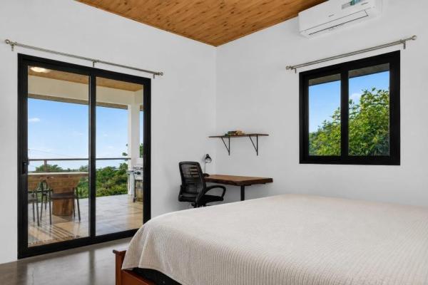 Turnkey ocean-view luxury villa in sea view hills