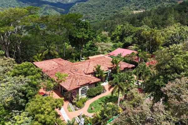 Mountain home for sale | altos del maría panama