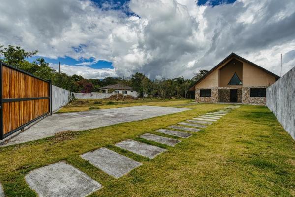 Casa amplia en volcan panama