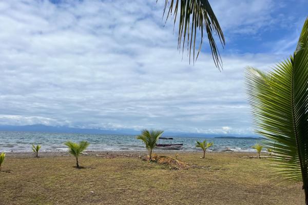 Casa frente al mar fuera de la red en venta