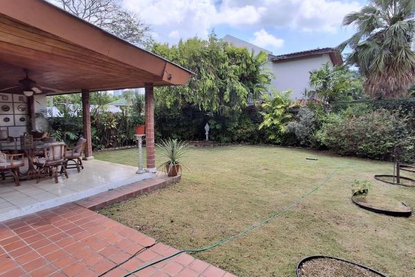 House in la loma with a large patio