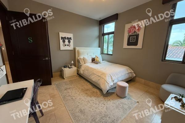 Sale of house in fairway estates, santa maría