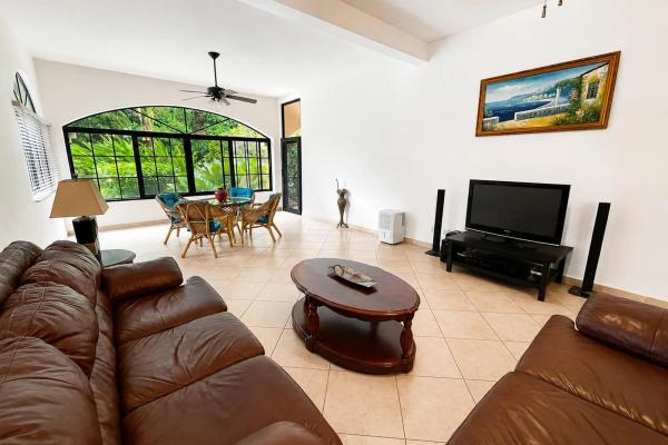 Spacious furnished ground floor apartment in valle