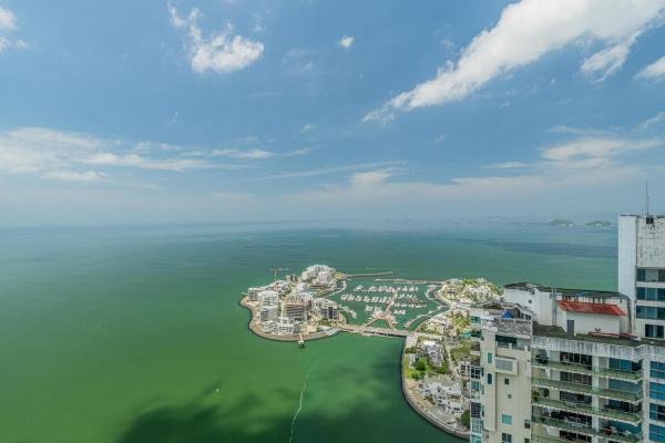 Se vende apartamento espacioso y exclusivo.