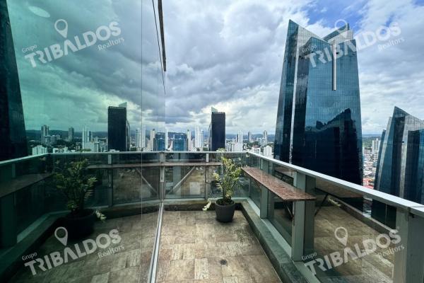 Alquiler de amplia oficina en el edificio f & f tower, amoblada