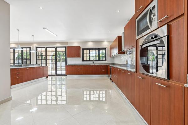 Mansion in golf heights
