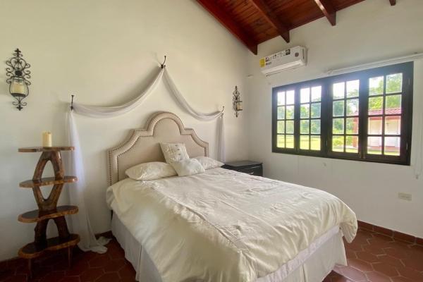 Hacienda española con piscina