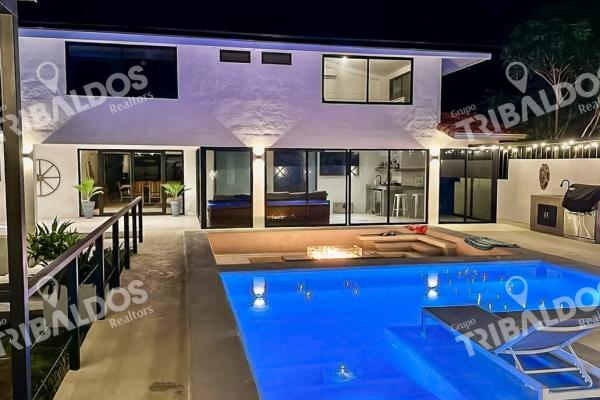 Venta de hermosa casa de playa en el cortijo, costa esmeralda