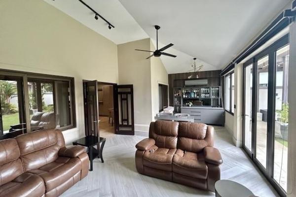 Spectacular house for sale in sunset coast