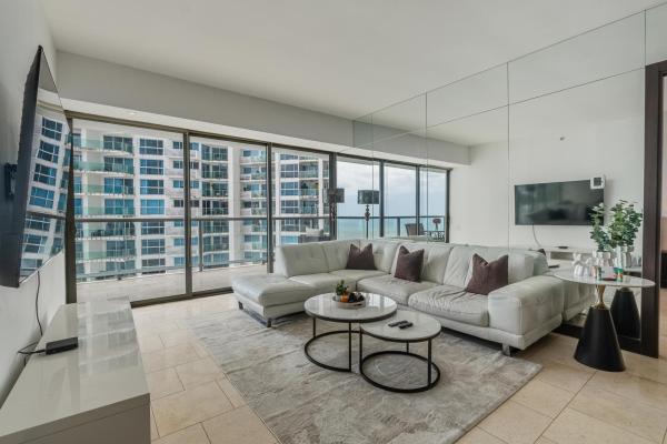 Comfortable high-floor 2-bedroom apartment