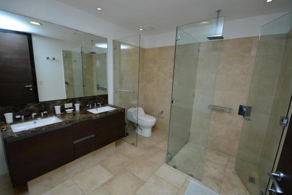 Apartamento amueblado de 2 dormitorios más estudio con vistas al mar.