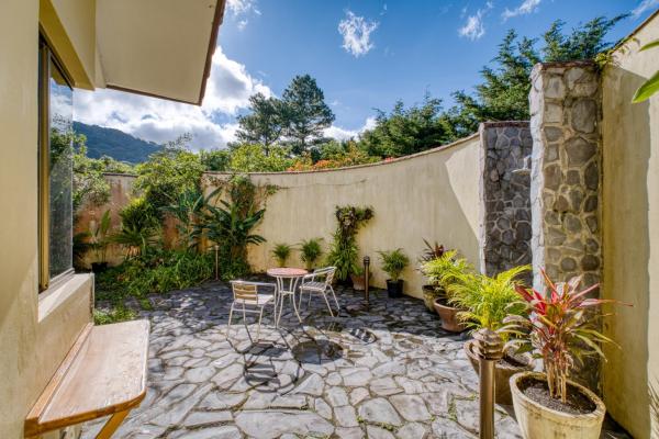 Casa en boquete con casita y vistas impresionantes al volcán