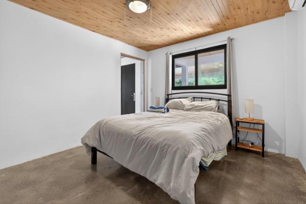 Turnkey ocean-view luxury villa in sea view hills