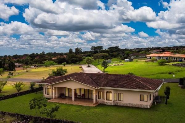 Casa de tres habitaciones en venta en alto boquete