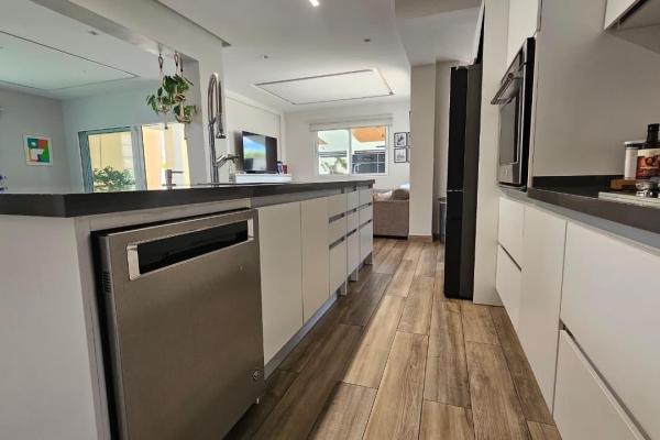 Venta casa unifamiliar de esquina remodelada costa sur