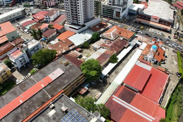 Se vende terreno para desarrollo mixto en vía porras, san francisco