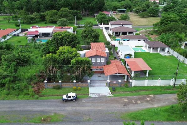 House in coronado with pool and 1000m2 land