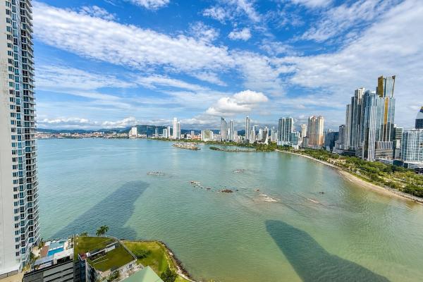 Venta de apartamento con vista al mar en punta paitilla