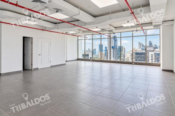 Alquiler oficina sin divisiones en torre bicsa, avenida balboa