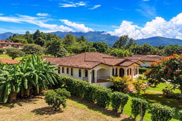 Spacious 3-bedroom home for sale in boquete