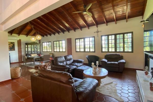Hacienda española con piscina