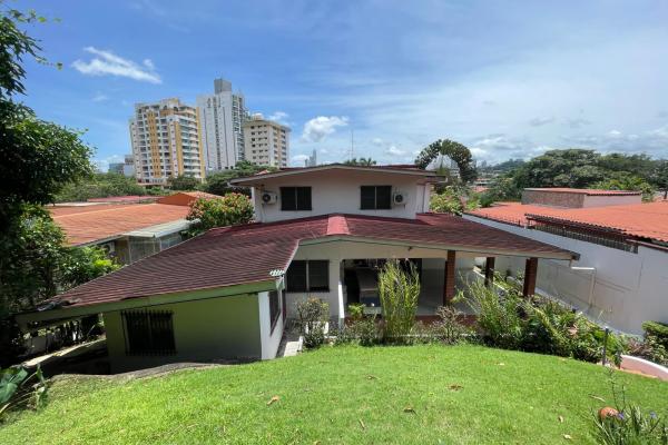 Venta de casa dos pisos con elevador en la loma (hato pintado)