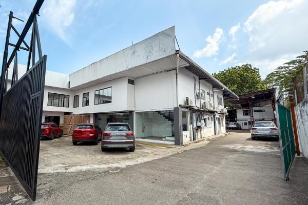 Warehouse for sale in parque lefevre