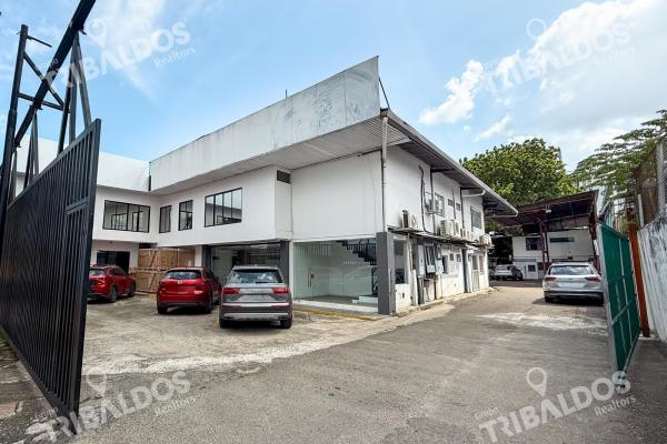 Venta de galera en parque lefevre