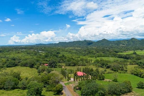 4-bedroom hacienda-style home in david