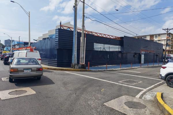 For sale lot / warehouse in chanis