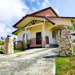 Two homes on 984 m2 titled lot in alto boquete