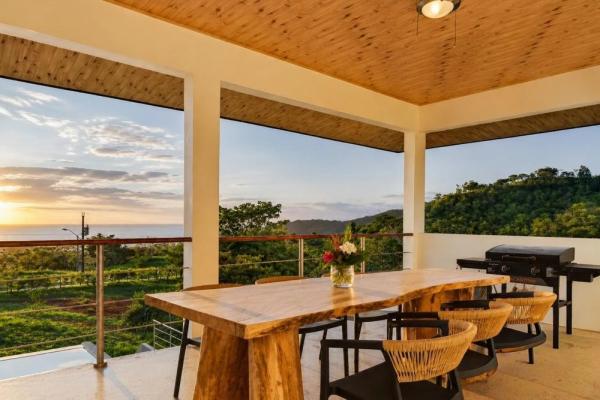 Turnkey ocean-view luxury villa in sea view hills